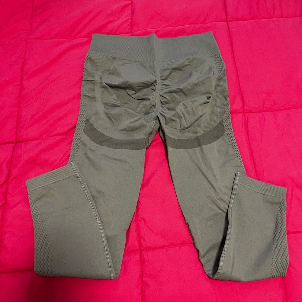 Gray Booty Scrunch Leggings